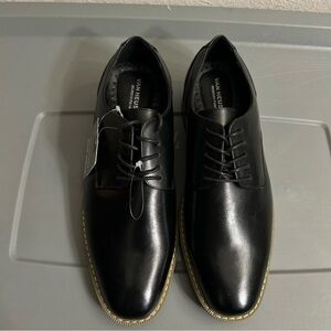 Van Heusen Men's Black Dress Shoes